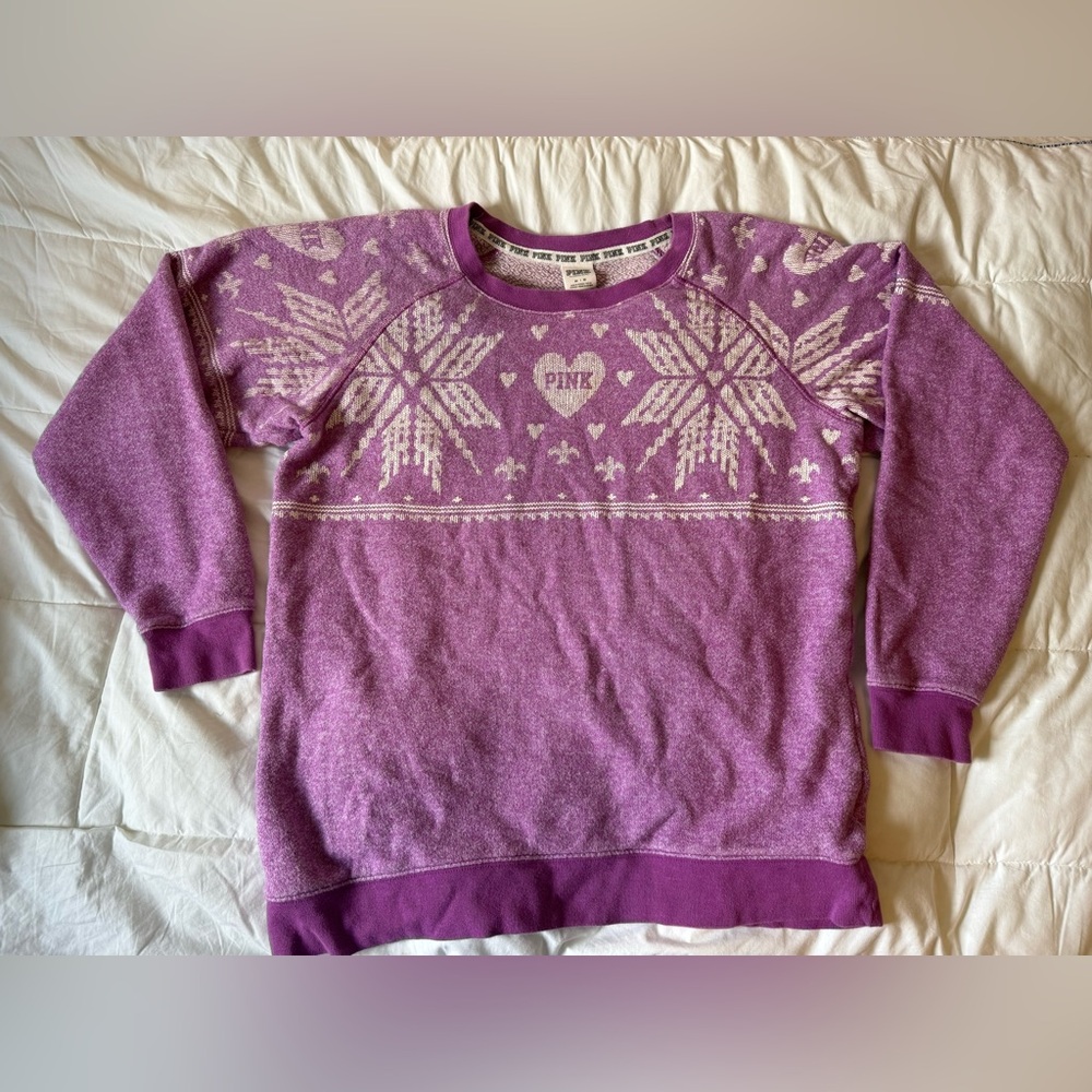 women’s vs snowflake crewneck sweater